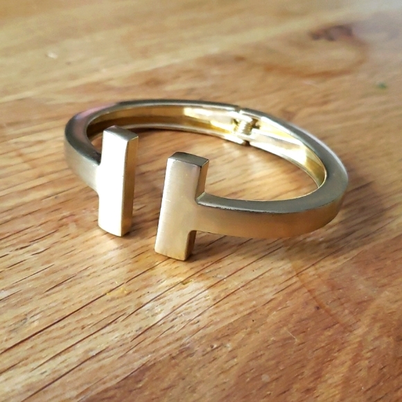 Gold look minimalist bracelet - Picture 1 of 3